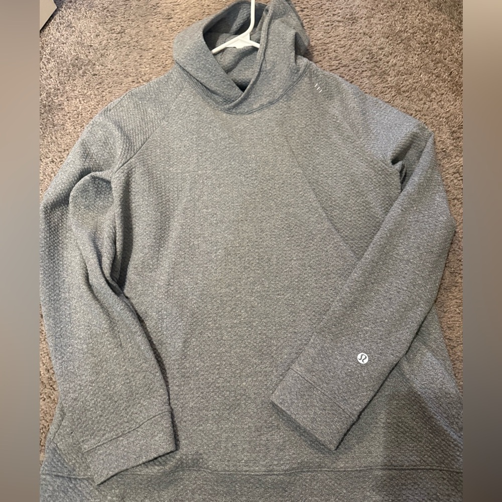 lululemon athletica Men's Gray pullover *no size tag attached